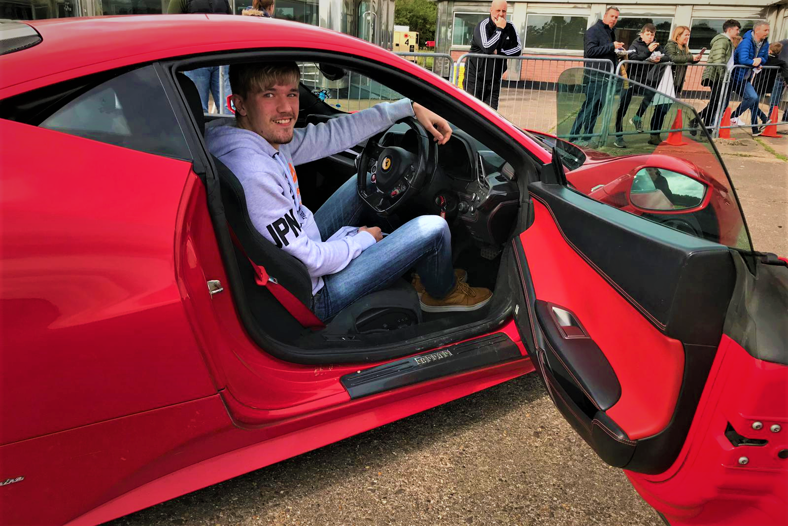 Junior Platinum Single Supercar Experience (5 Mins) Everyman Motor Racing
