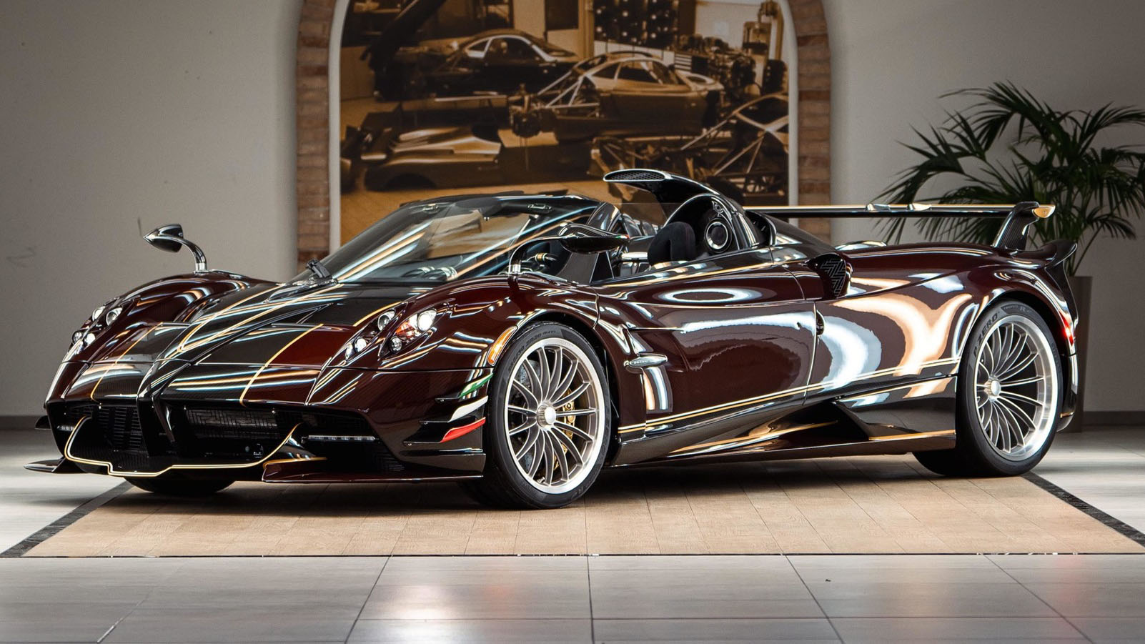 Pagani unveils the Huarya Dinamica Evo a oneoff hypercar