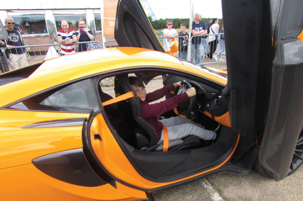 Junior Platinum Supercar Driving Experience 1 Car + High-Speed Passenger Ride (Weekday) Junior 1 Car Experience